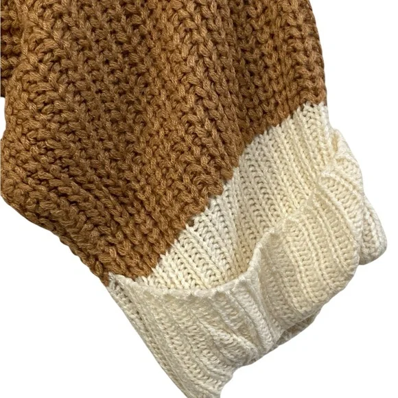 NWOT Oversized Jodifl Sweater - Picture 3 of 5